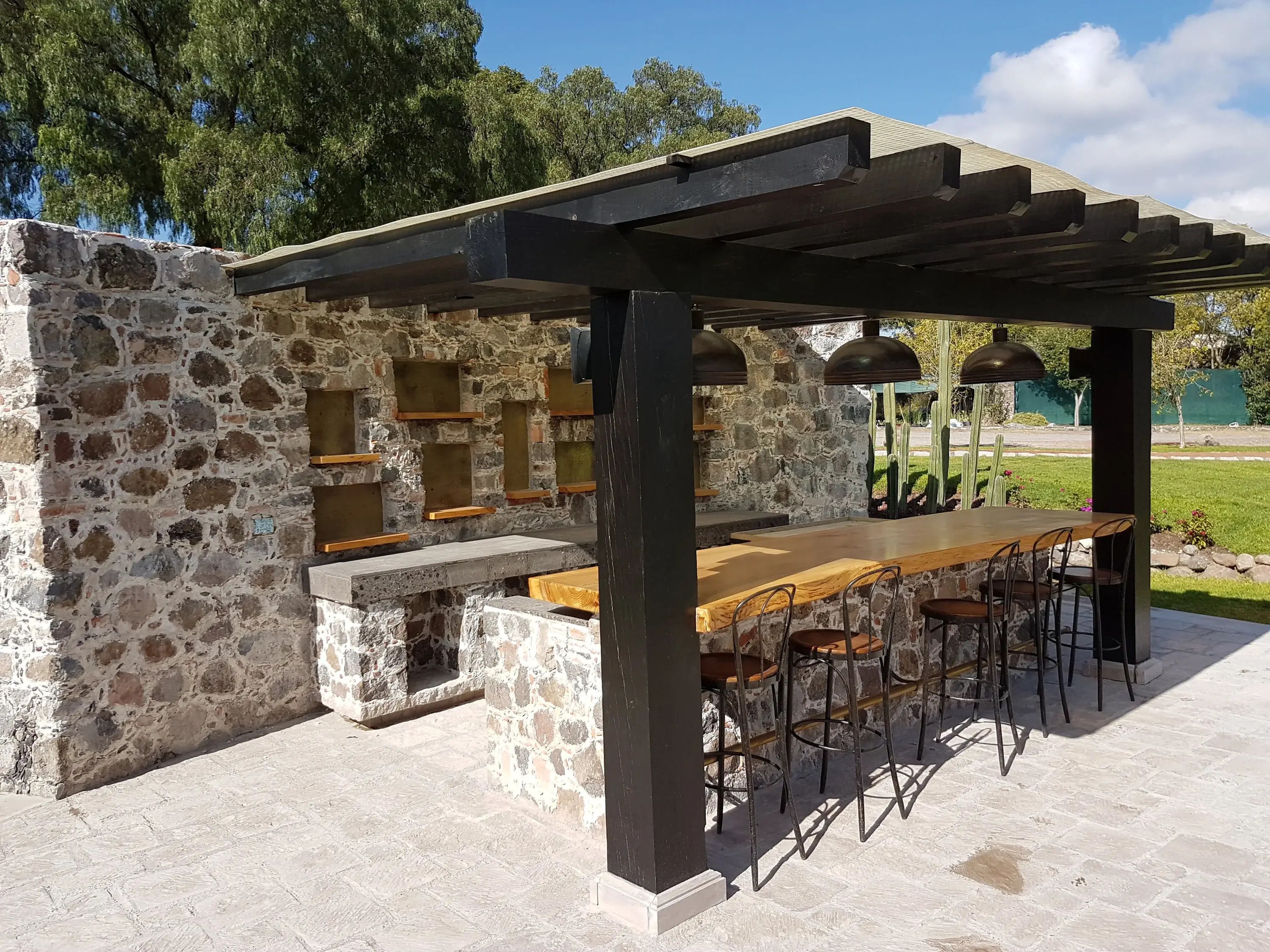 Diseño y construcción de cocina industrial/comercial en Los Pirules, San Miguel de Allende.